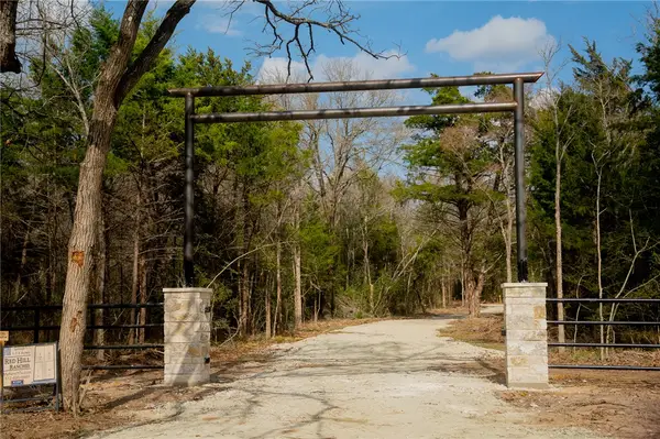 12524 Red Hill Road, Hearne, TX 77859