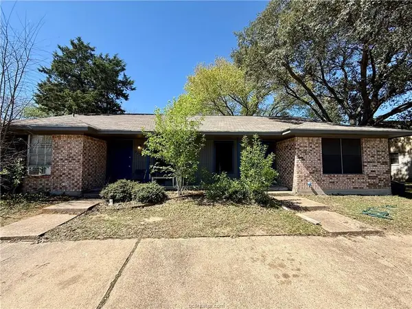 213-215 Yale Circle, College Station, TX 77840