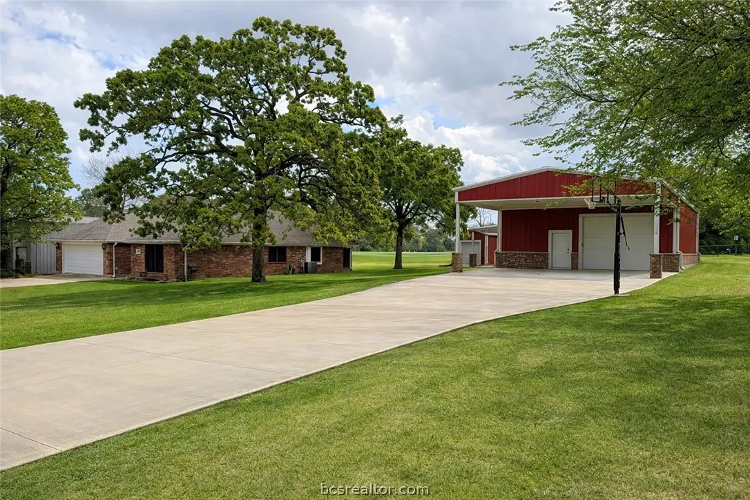 202 Golfview Drive, Hilltop Lakes, TX 77871 - #1