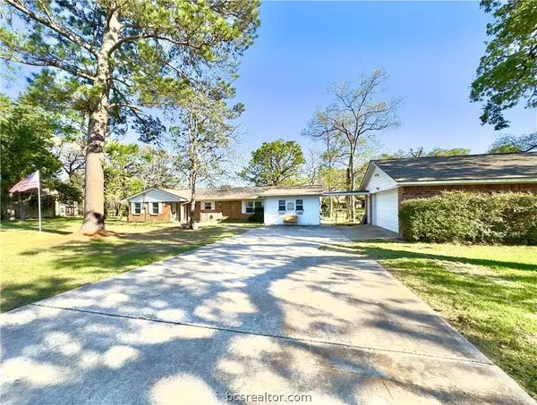 212 Golfview Drive, Hilltop Lakes, TX 77871