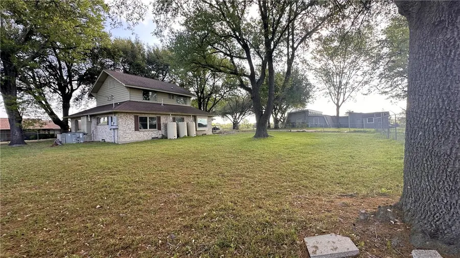 4 W Manning Street, Madisonville, TX 77864 - #3