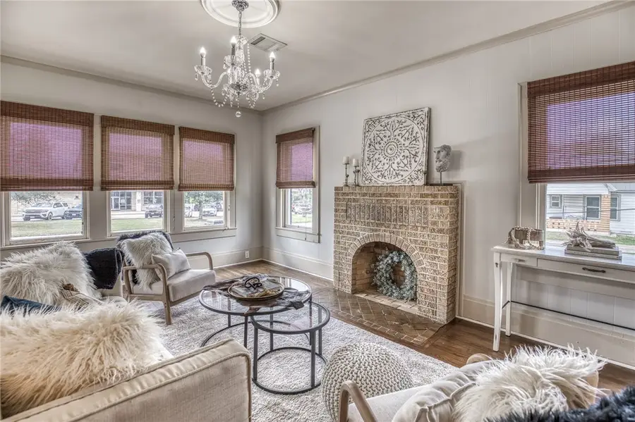 404 W Main Street, Bellville, TX 77418 - #2