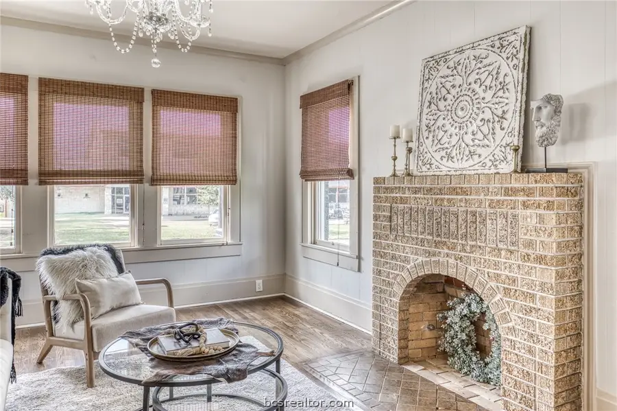 404 W Main Street, Bellville, TX 77418 - #3