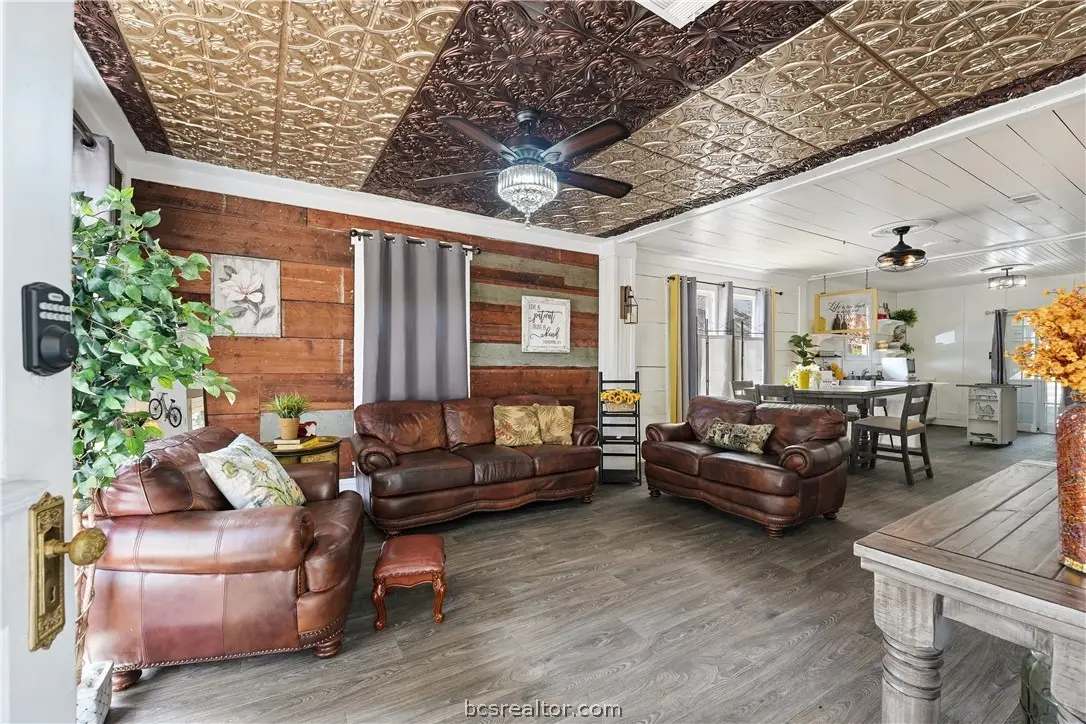 805 Academy E, Brenham, TX 77833 - #1