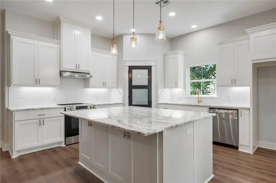 312 E Morehead Street S, Franklin, TX 77856 - #3