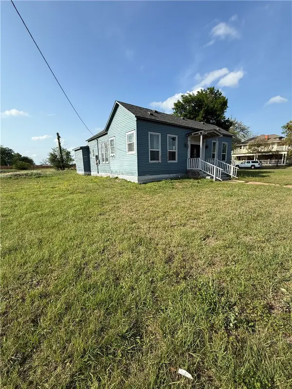 507 E Logan Street, Calvert, TX 77837