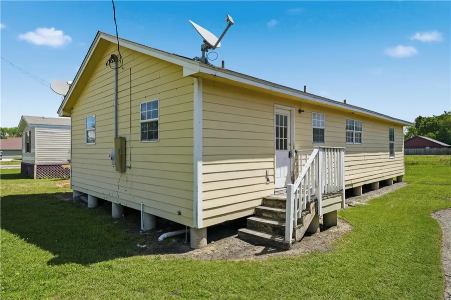 1403 Pecan Street, Hearne, TX 77859 - #2