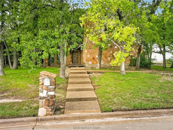 2911 Partridge Circle, Bryan, TX 77802