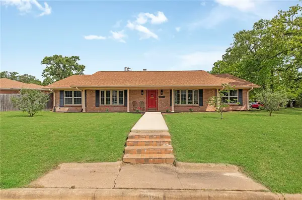 2405 Burton Drive, Bryan, TX 77802