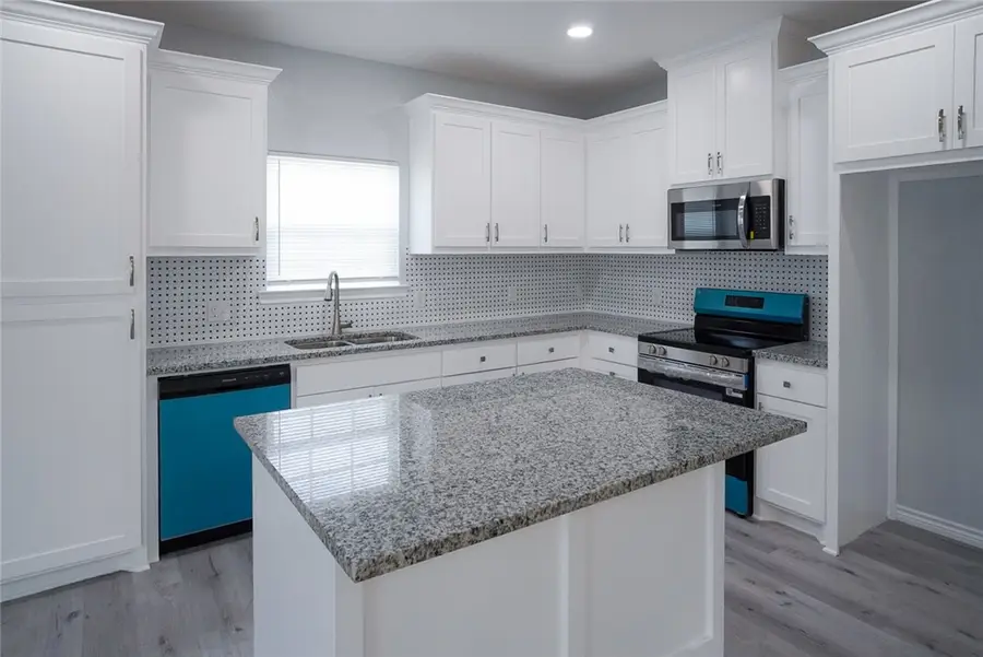 816 W Chase Street, Navasota, TX 77868 - #2