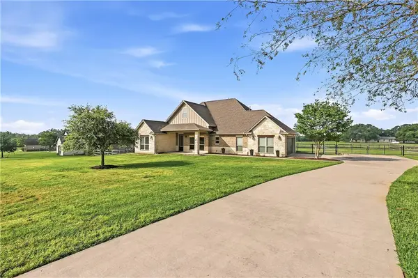7588 Los Lobos Drive, Bryan, TX 77808