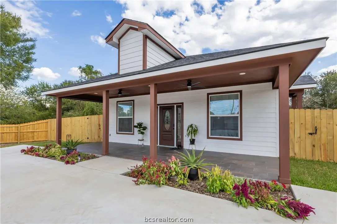 1309 W Washington Avenue, Navasota, TX 77868 - #1