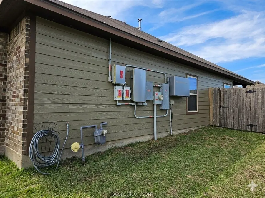 802 Mockingbird Street, Navasota, TX 77868 - #3