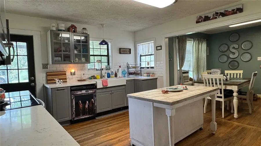 503 W Decherd St, Franklin, TX 77856 - #3
