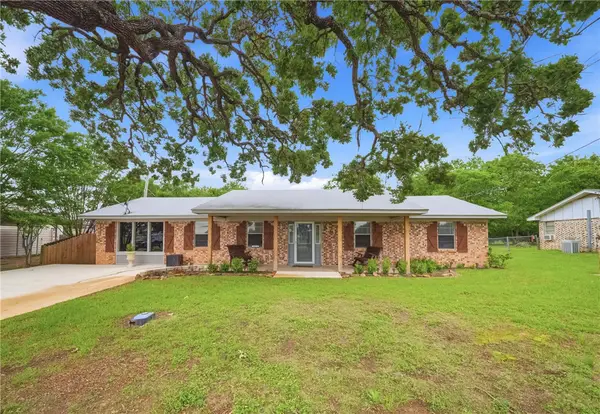 415 W Decherd Street, Franklin, TX 77856