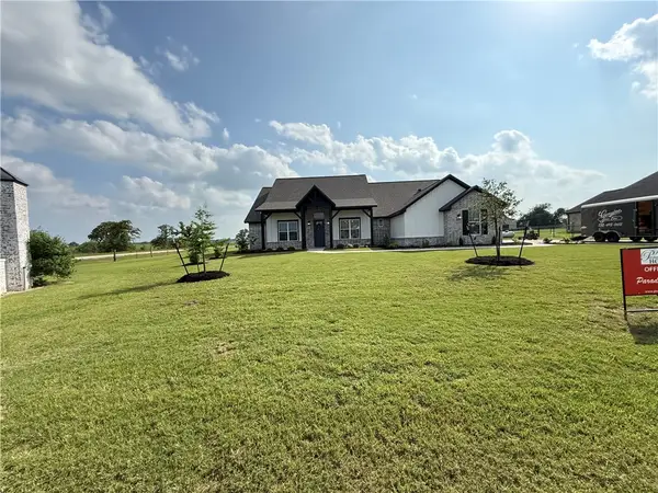 3201 Hunters Crossing Trail, Bryan, TX 77808
