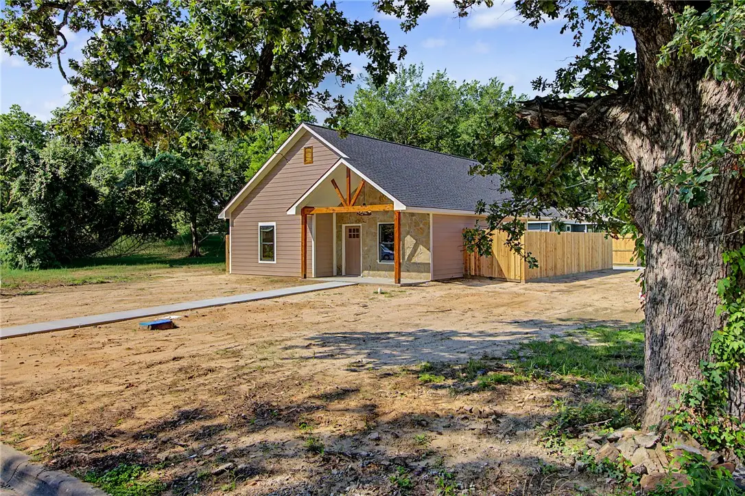 509 Milam Street, Hearne, TX 77859 - #1