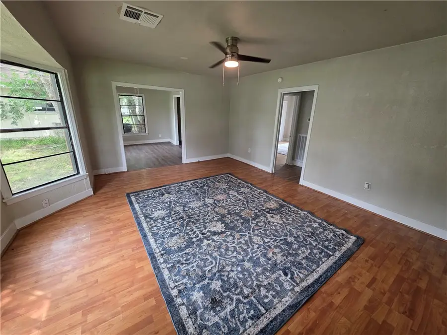 206 Gibbs Street, Navasota, TX 77868 - #3