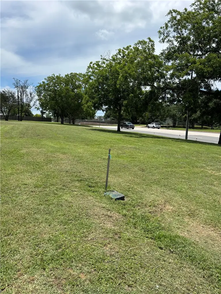 901, 905, 411 W St Hwy 21 Highway, Caldwell, TX 77836 - #1