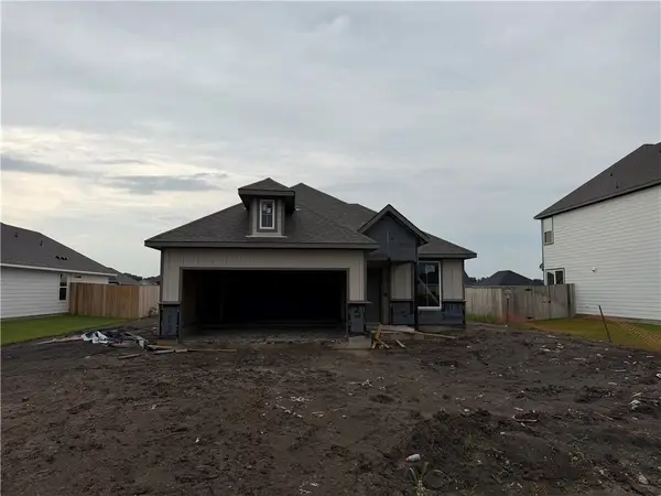 413 Harvest Lake Drive, Snook, TX 77878