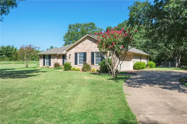 1811 Harris Drive, College Station, TX 77845