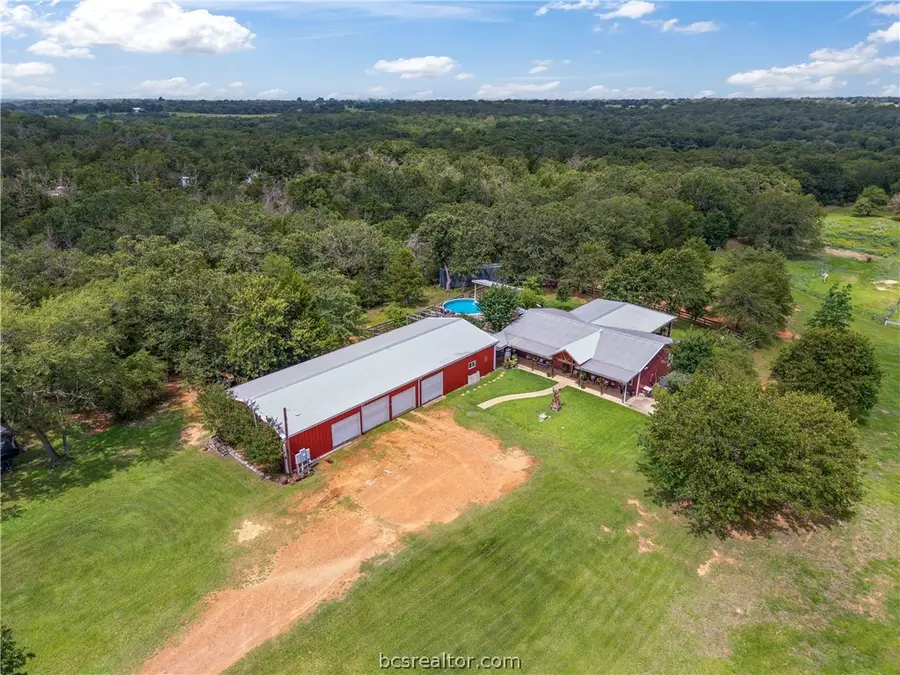 3917 Winding Road, Hearne, TX 77859 - #2