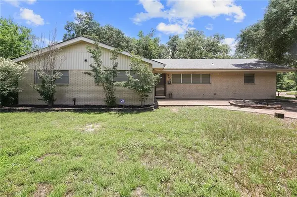 305 Brookside Drive W, Bryan, TX 77801