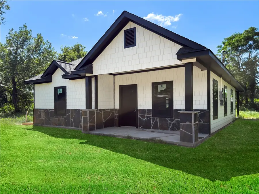 1010 W Ninth Street, Hearne, TX 77859 - #2