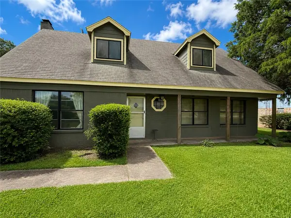 42 Golfview Drive, Hilltop Lakes, TX 77871