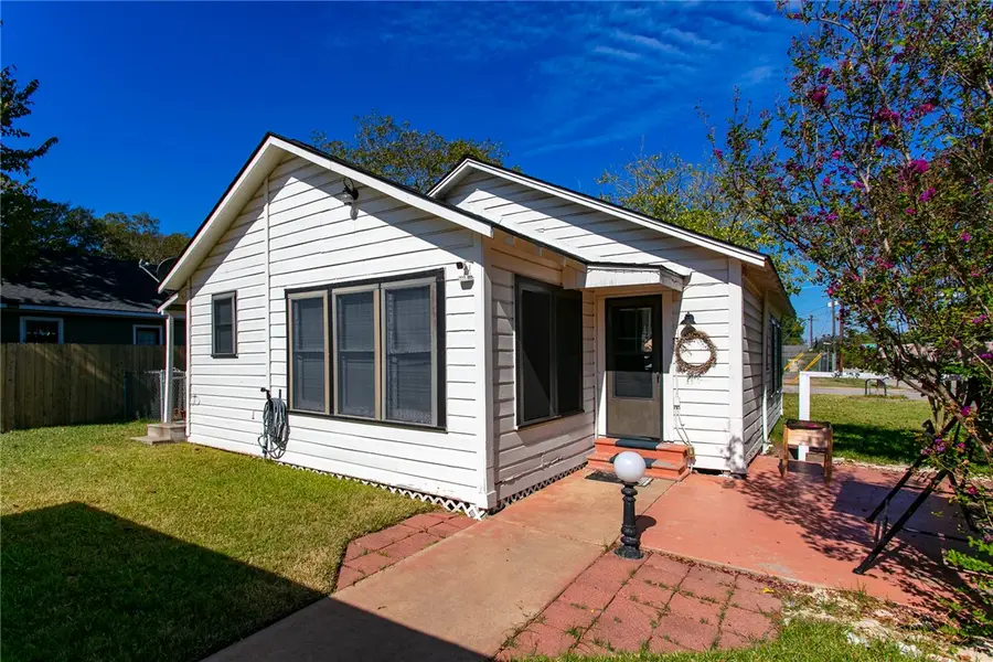 601 W Mustang Street, Caldwell, TX 77836 - #3