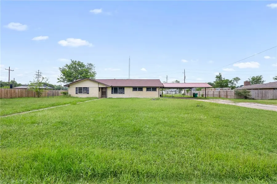 305 W School Street, Madisonville, TX 77864 - #2