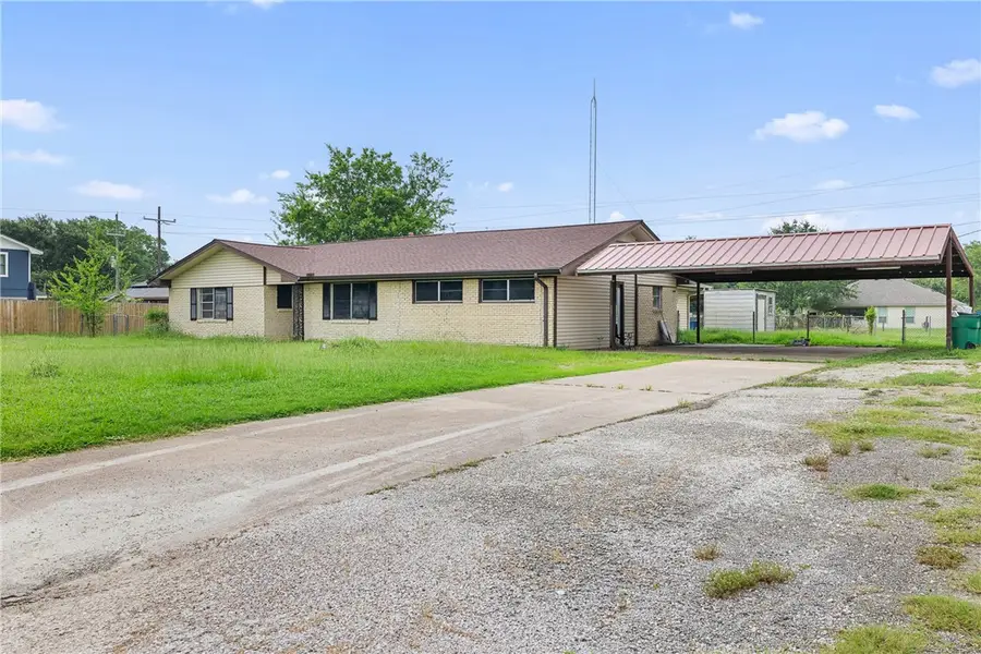 305 W School Street, Madisonville, TX 77864 - #3