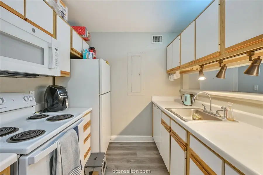 521 Southwest Parkway #201, College Station, TX 77840 - #3
