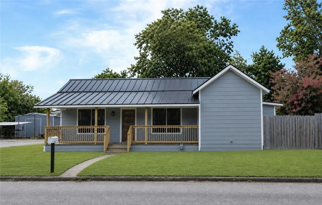 800 N. Fannin Ave., Cameron, TX 76520 - #1