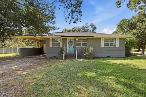 1425 E Collard Street, Madisonville, TX 77864