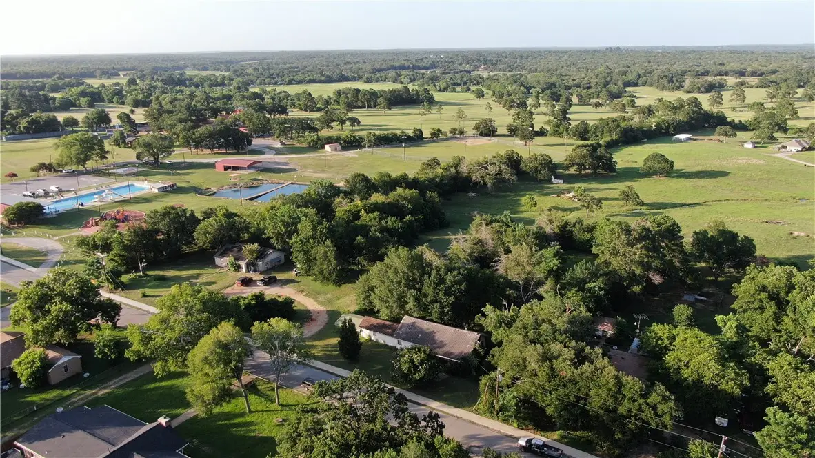 605 Norwood Lane, Hearne, TX 77859 - #1