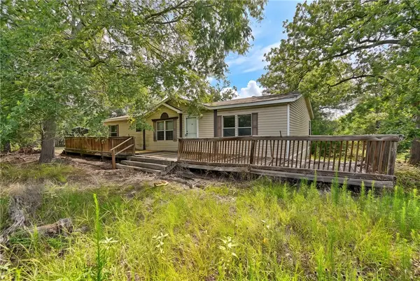406,404 E Lois Lane, Somerville, TX 77879