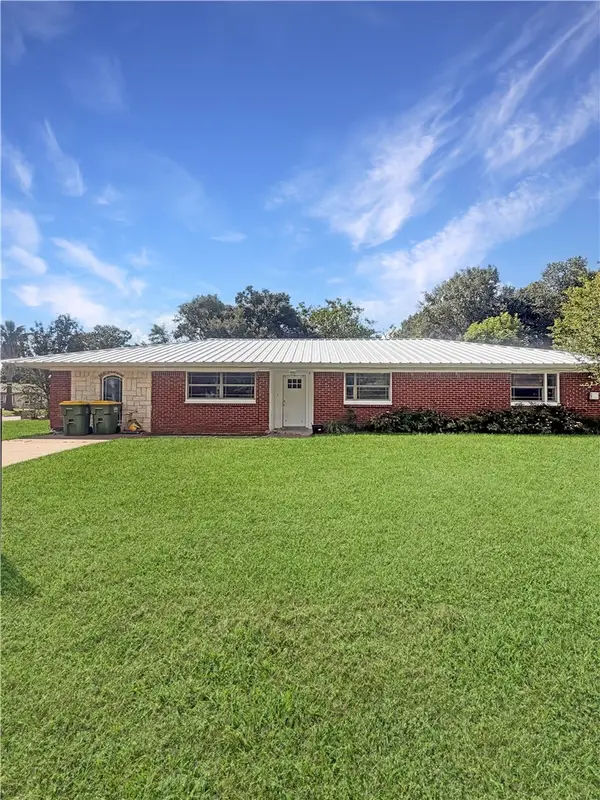 301 E Hall Street, Hearne, TX 77859
