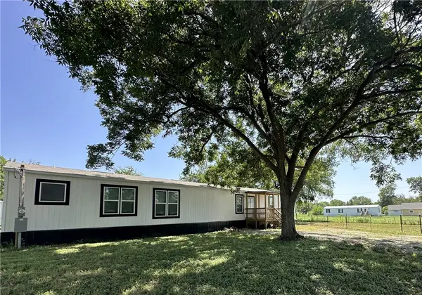 404 E Collins Street, Bremond, TX 76629