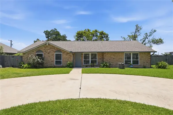 2210 Quail Hollow Drive, Bryan, TX 77802