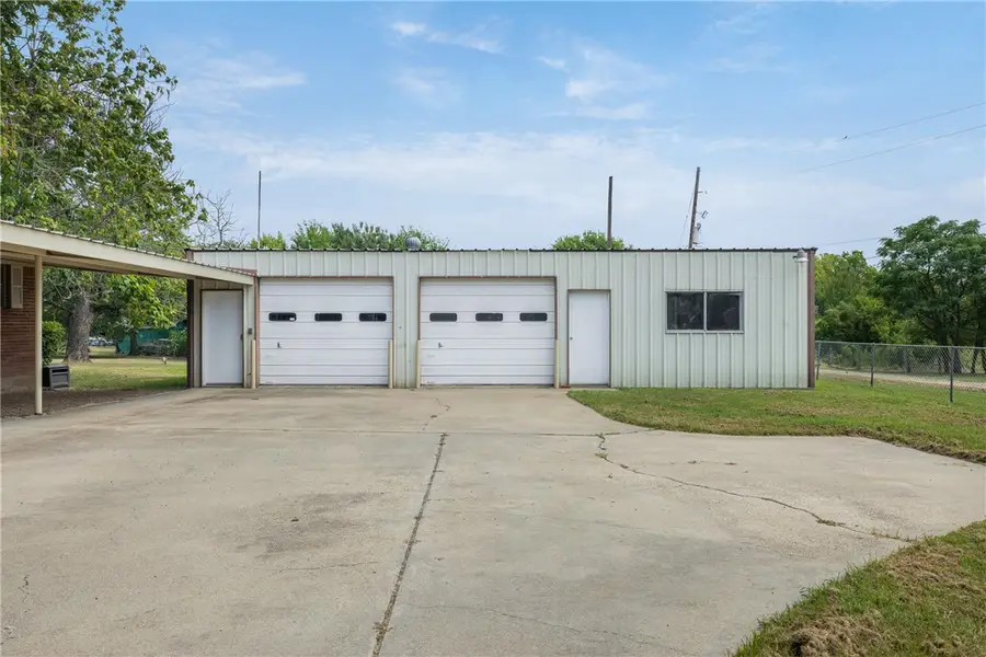 516 E Hunt Street, Bremond, TX 76629 - #2