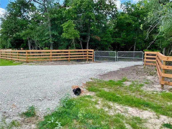 9226 Stetson Drive, Normangee, TX 77871