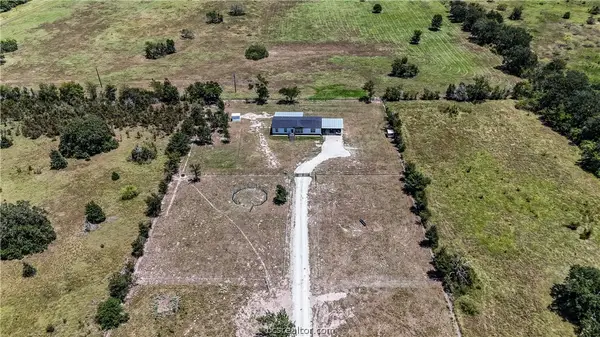 2424 Bridges Road, Normangee, TX 77871