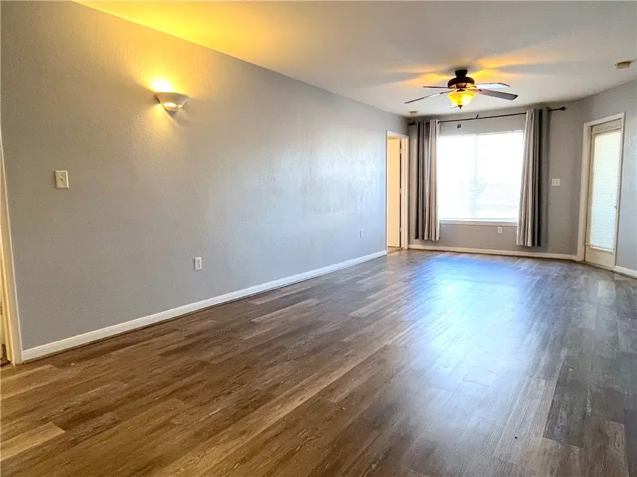 521 Southwest Parkway #101, College Station, TX 77840 - #2