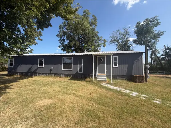 204 S Glass Street, Franklin, TX 77856