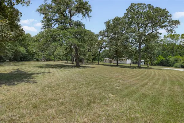 8915 Cobb Branch Road, Franklin, TX 77856