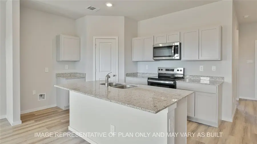 1013 Legrand Street, Brenham, TX 77833 - #2