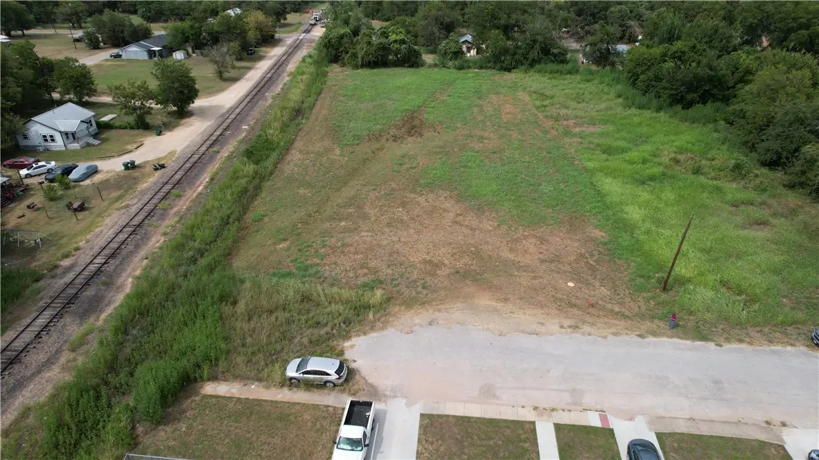 906 & 810 7th Street W, Cameron, TX 76520 - #1