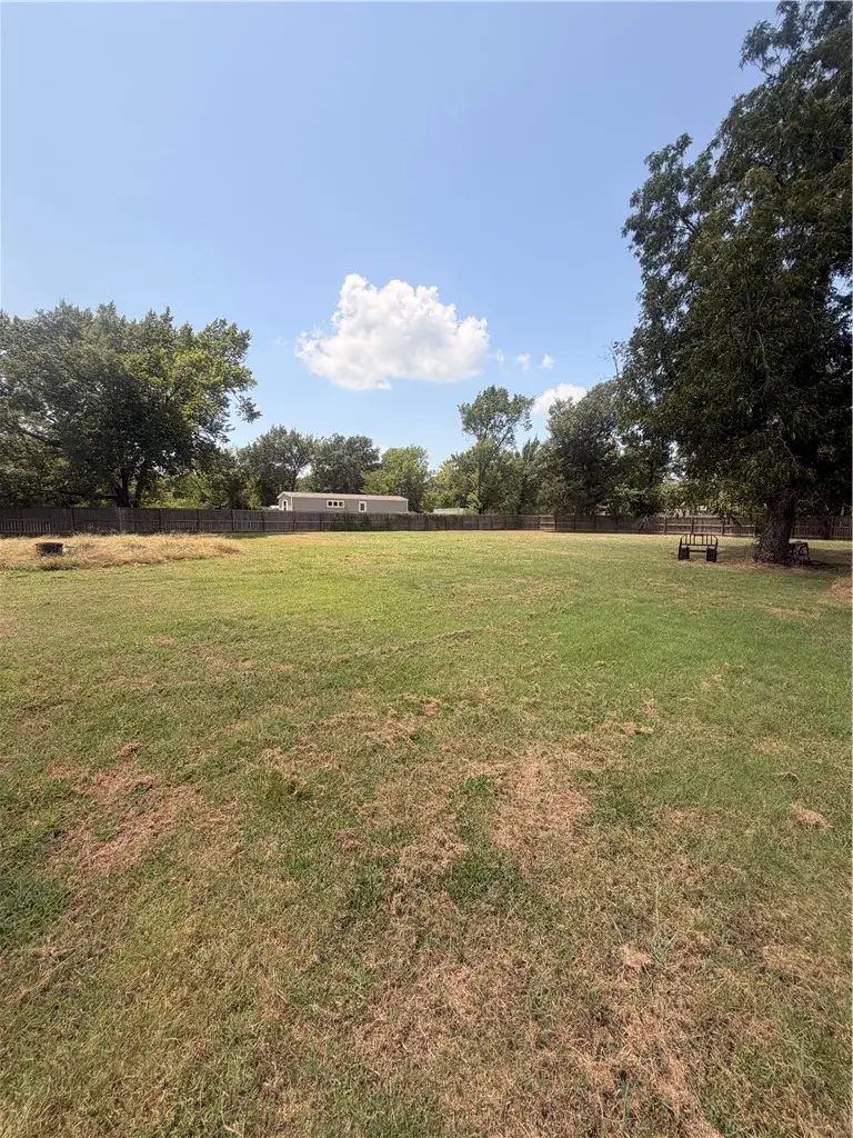 406 N Wrangler Street, Franklin, TX 77856 - #3