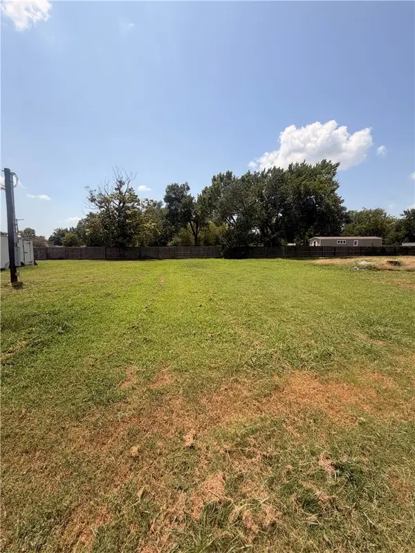 404 N Wrangler Street, Franklin, TX 77856
